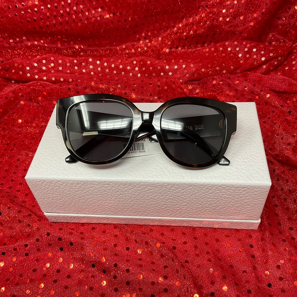 Christian Dior - Picture 2 of 5